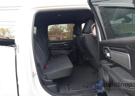 2021 Ram 1500 Big Horn 4X4 5'7 Box z USA, uszkodzony, nr VIN 1C6SRFFT7MN645666